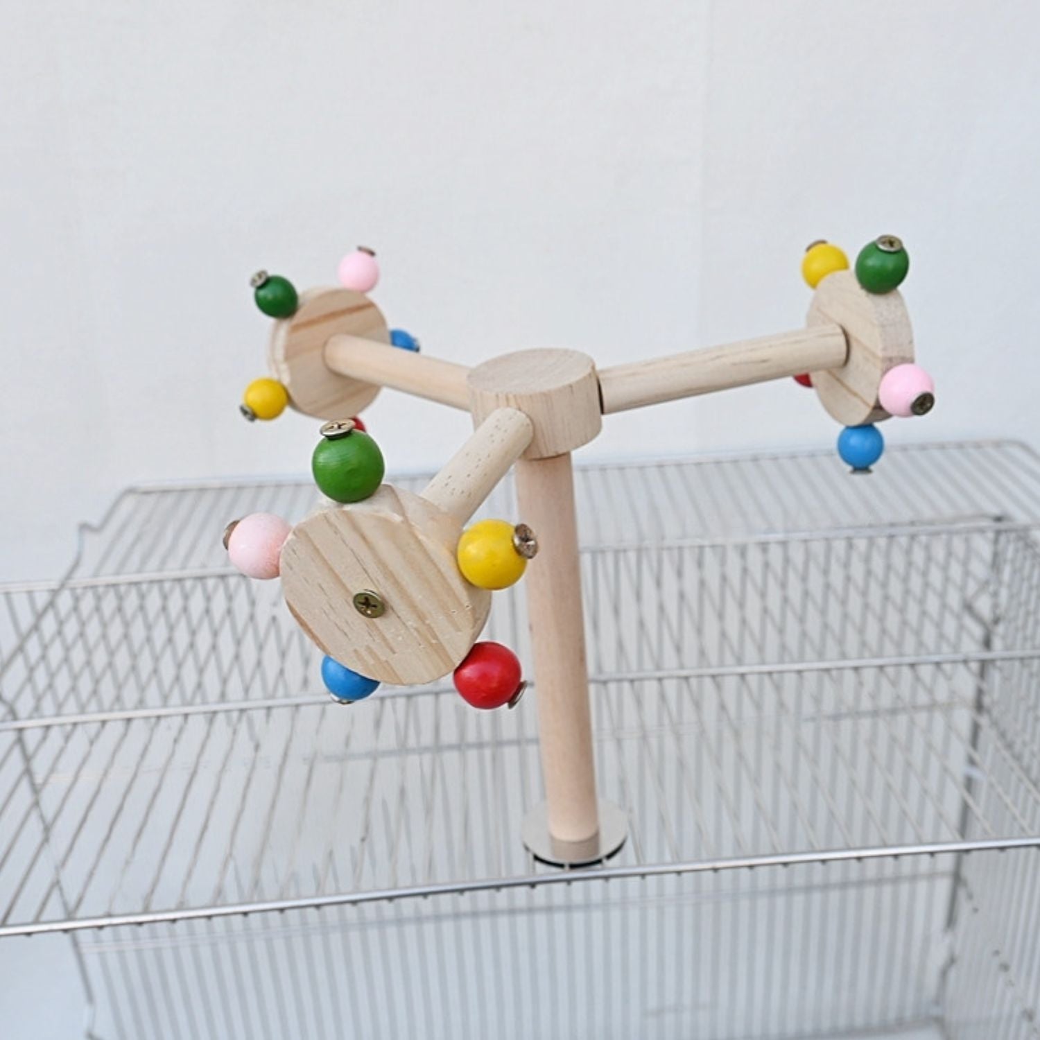 parrot speelstandaard top zicht met gekleurde kralen